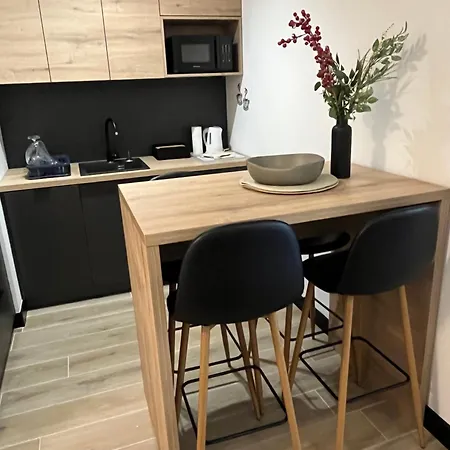 Cozy Corner - Free Parking Апартаменты *